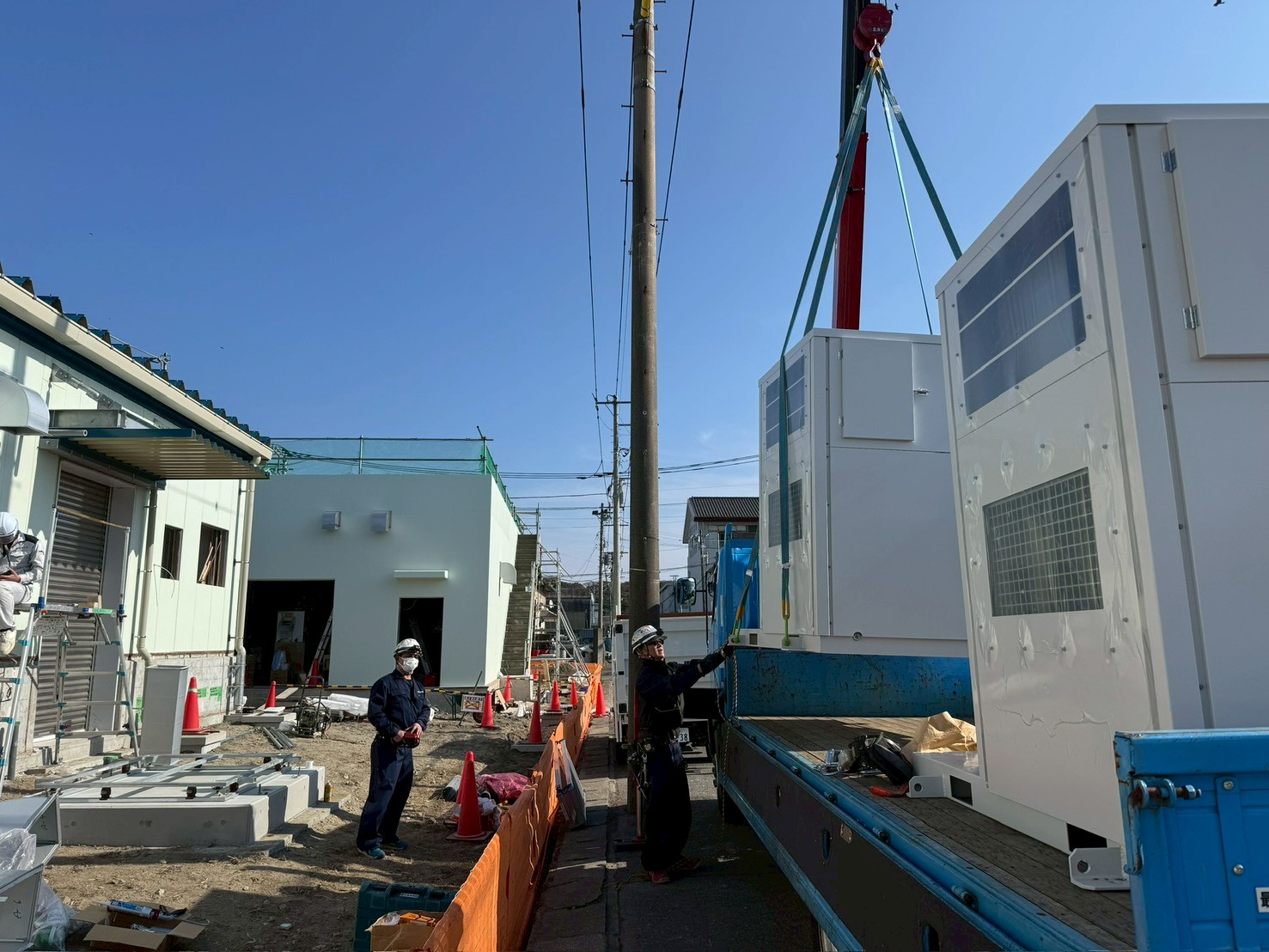 重量物の搬入・据付作業の写真